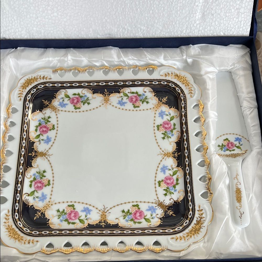 Vintage Sorelle Cake Plate and Serving Knife